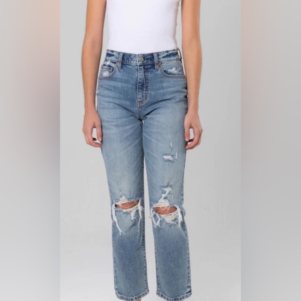 Daze Denim Distressed Boyfriend Jeans (NWT)